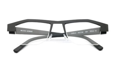 Carla Henau, Brille, office siren look 